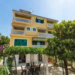 https://apartments-neno-1.primorje-gorskikotar.com